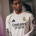 Bellingham droeg een wit Real Madrid shirt